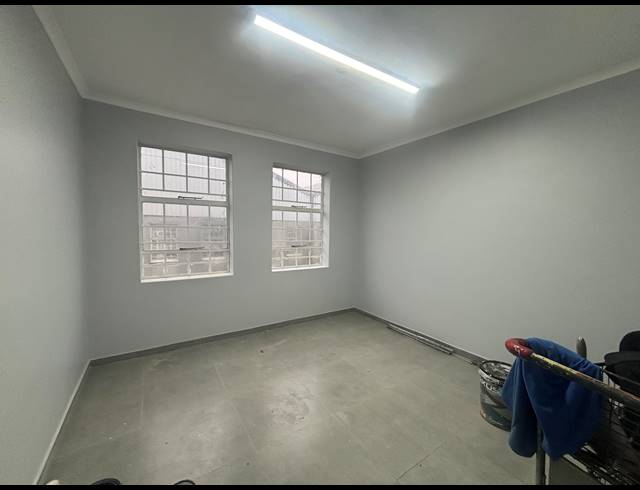 250M² WAREHOUSE TO LET IN STIKLAND INDUSTRIAL